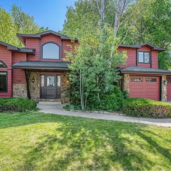 CHARMING RETREAT WITH LUSH, PRIVATE BACKYARD