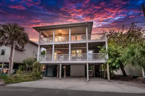 Classic Beach House on Block from the Ocean