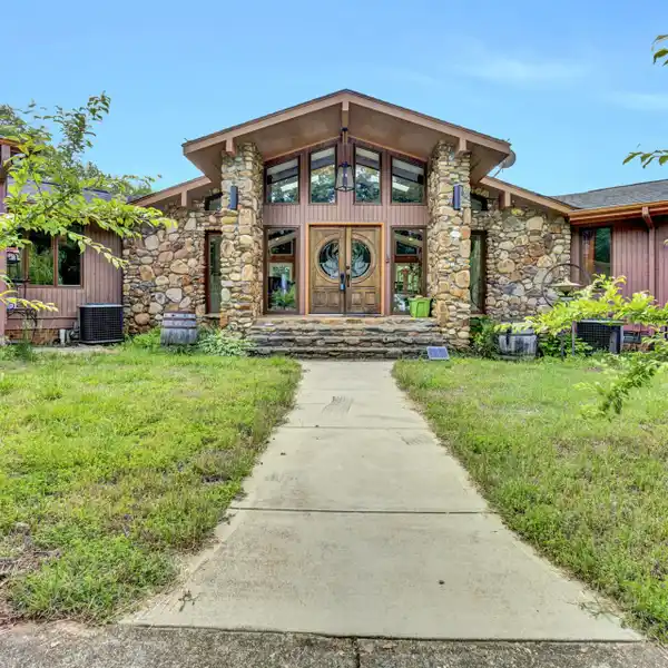 6.5-ACRE PRIVATE SANCTUARY