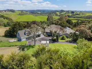 Dual Dwellings on Peaceful Private Acreage