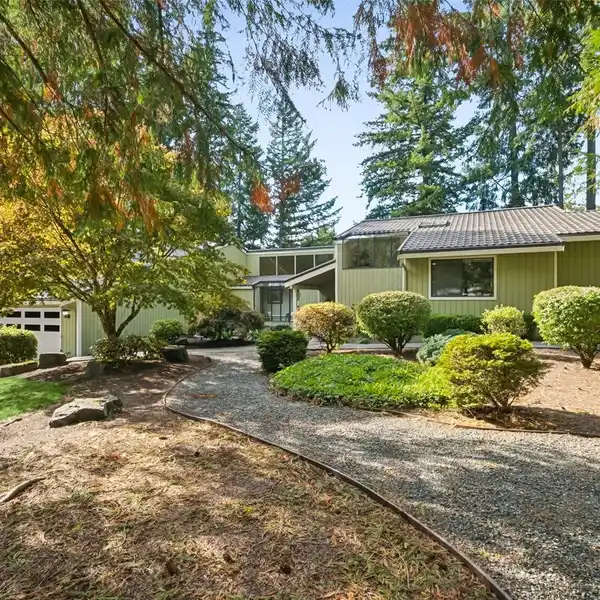 CUSTOM HOME IN SERENE HIGHLANDS OF CEDAR RIVER