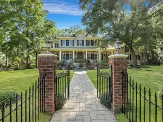 Quintessential Southern Beauty