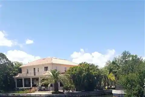 Great Canal-front Opportunity