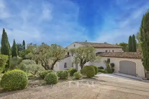 Peaceful Luxury Villa with Pool