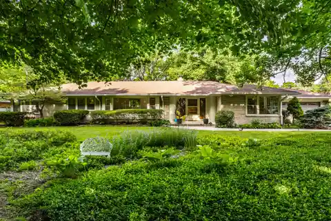 Mid-Century Beauty on Nearly an Acre