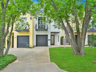 Gorgeous Jewel Box in a Boutique Community