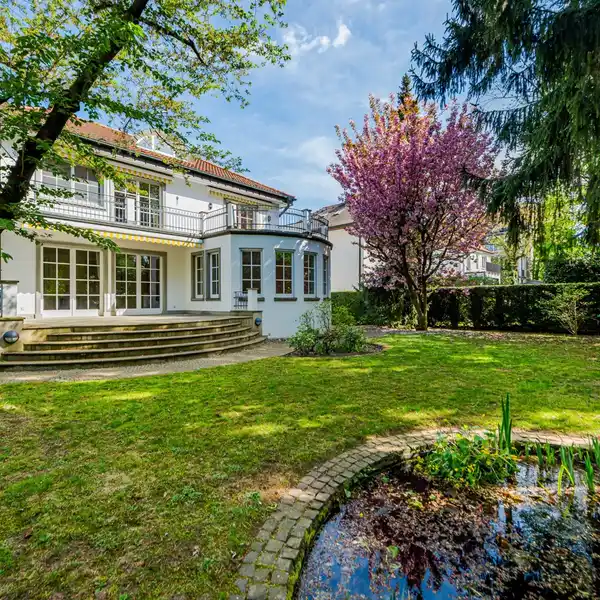 STYLISH VILLA IN SOUGHT-AFTER LOCATION