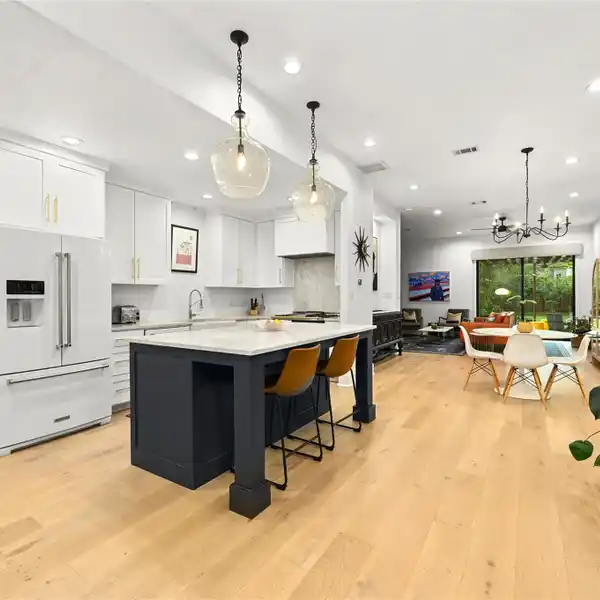 GORGEOUS JEWEL BOX IN A BOUTIQUE COMMUNITY