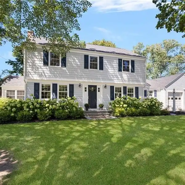 SUNNY COLONIAL IN RUMSTICK VILLAGE