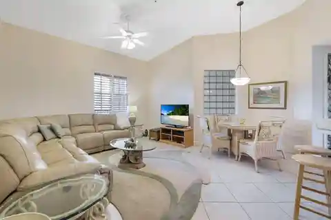 Airy Top-Floor Condo with Elevator and Sunset Views