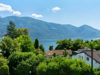 Stylish Lakeside Residence with Spa Amenities