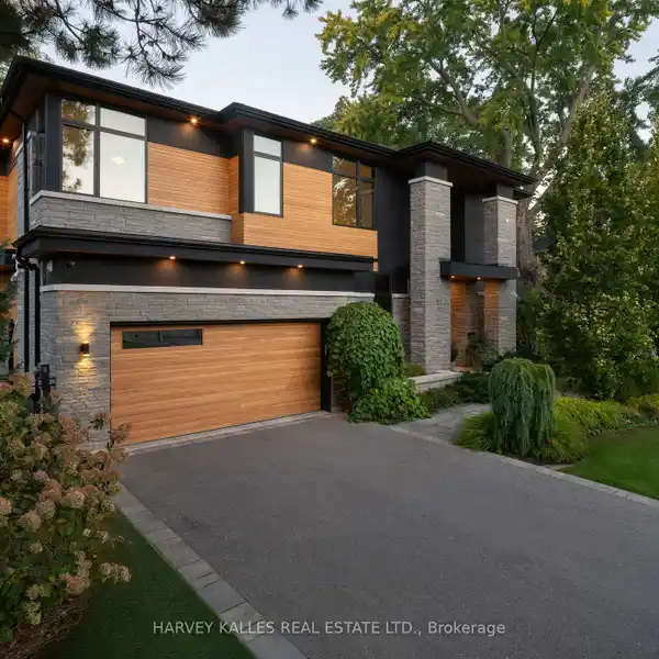 ARCHITECTURAL TRIUMPH IN THE HEART OF DONALDA