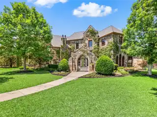 Stately and Private Resort-Style Retreat