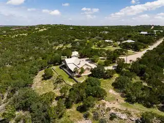 Expansive and Peaceful Residence with Panoramic Views