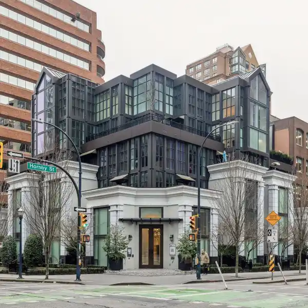 THREE BEDROOM PENTHOUSE WITH A NEW YORK VIBE