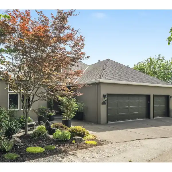 EXCEPTIONAL RESIDENCE WITH SWEEPING VIEWS