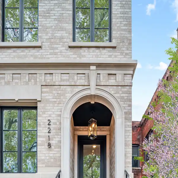 STUNNING LINCOLN PARK PENTHOUSE