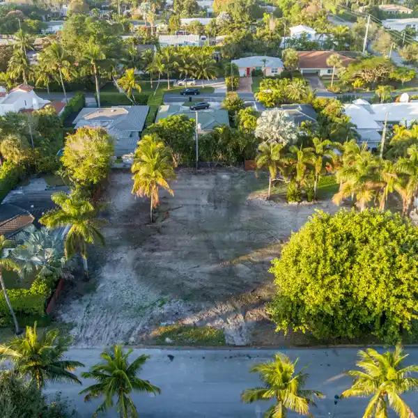 OVERSIZED LOT IN WEST PALM