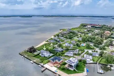 Waterfront Beach House on Shinnecock Bay