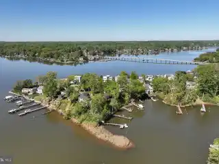 Waterfront Retreat with Endless Views