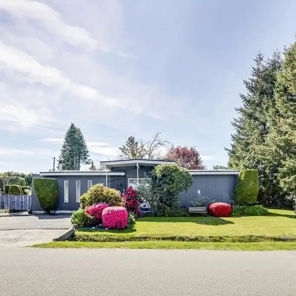 HUGE CORNER LOT IN A POPULAR NEIGHBORHOOD