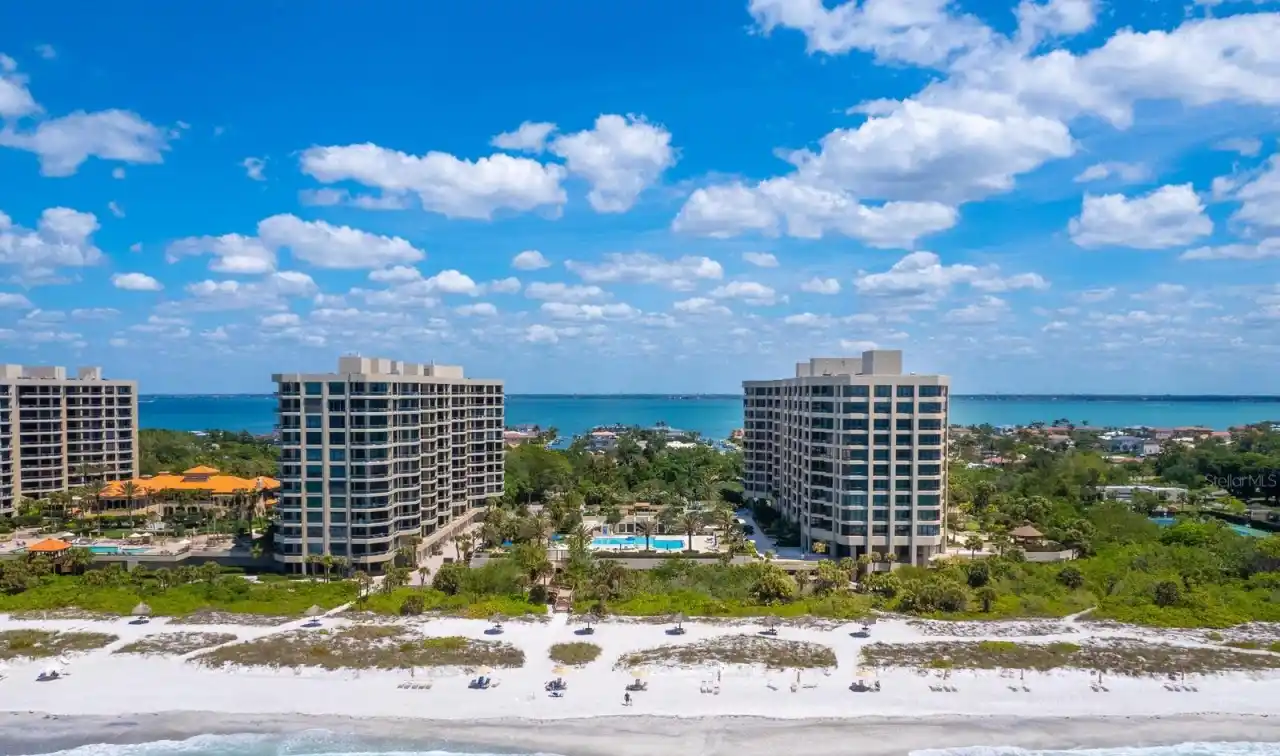 Beautiful First Floor Promenade Condominium