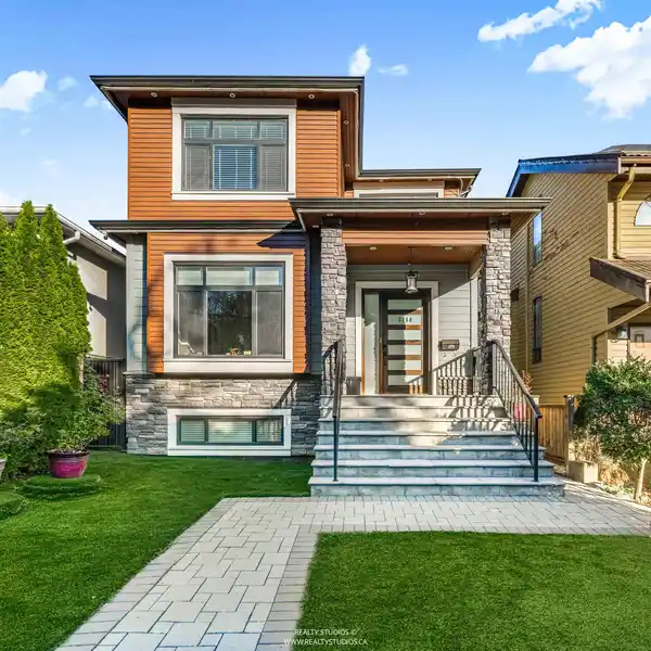 BEAUTIFULLY BUILT HOME WITH GOLF COURSE VIEWS