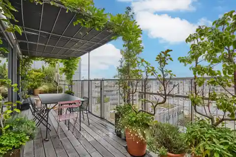 Furnished Beauty in High-End Building