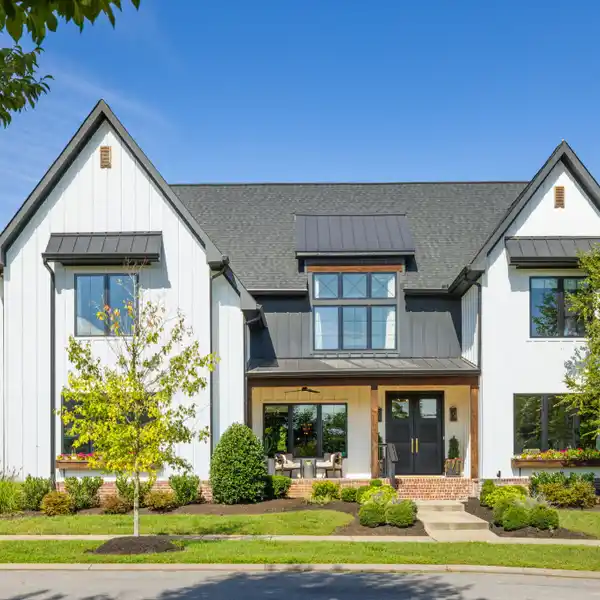 STRIKING THOMPSON'S STATION HOME WITH WARM NATURAL ACCENTS