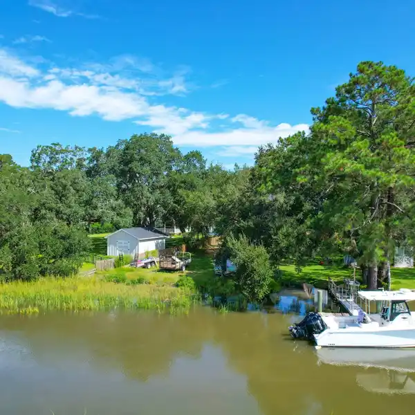 GRAND OAKS AND WATERFRONT LIVING