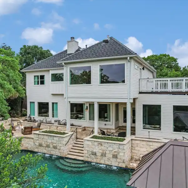 RESORT-STYLE LIVING IN DESIRABLE BARTON HILLS