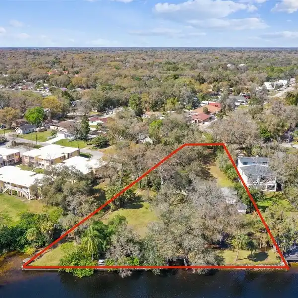 EXCEPTIONAL OPPORTUNITY ON THE HILLSBOROUGH RIVER