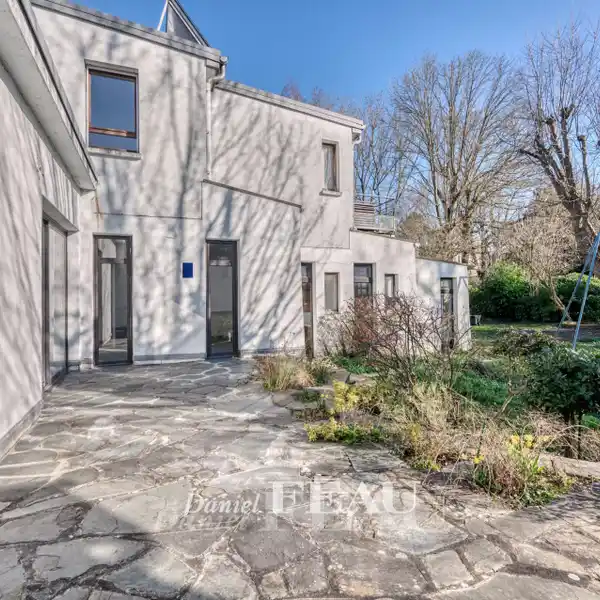 UNIQUE HOME WITH SERENE GARDEN