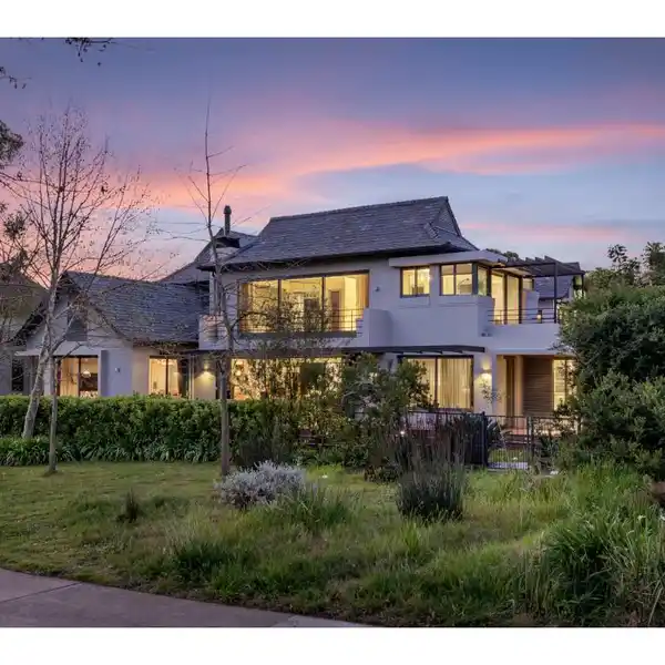IMPECCABLE HOME IN PEARL VALLEY GOLF AND COUNTRY ESTATE