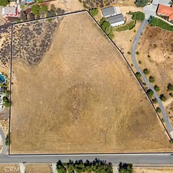FIVE ACRES IN THE HEART OF TEMECULA WINE COUNTRY