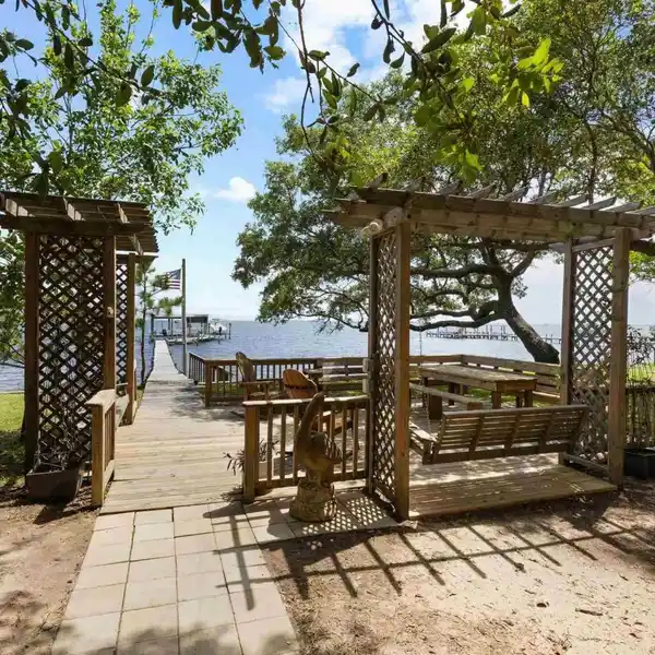 THE ULTIMATE IN COASTAL LIVING