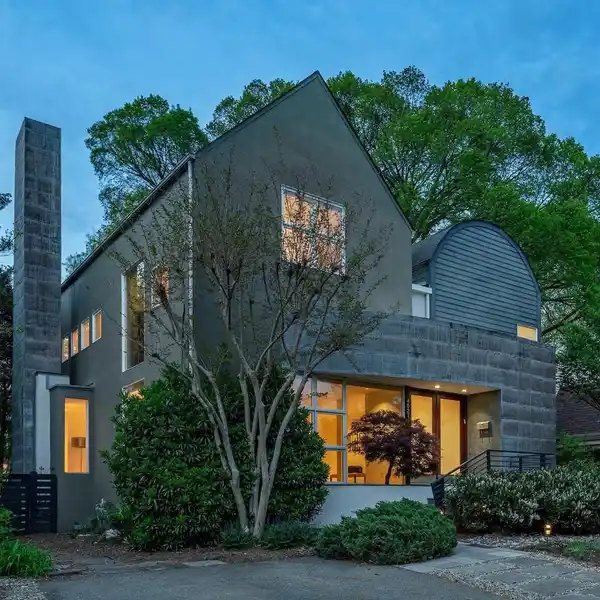 LIGHT-FILLED SERENITY MEETS BOLD MODERN DESIGN