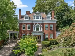 Distinguished City Estate