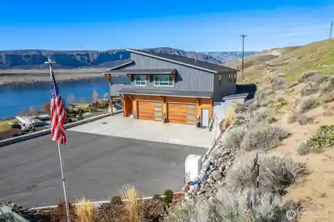 A Lifestyle of Luxury and Serenity with Breathtaking Views