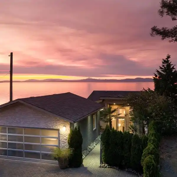 WEST COAST CONTEMPORARY ON CORDOVA BAY