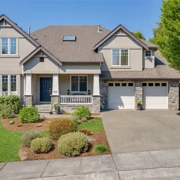 VERSATILE OPEN-PLAN HOME