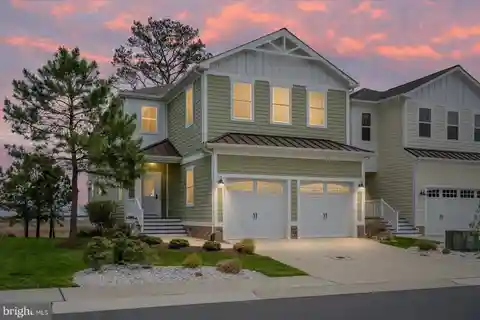 Bayfront Luxury Living with Stunning Water Views