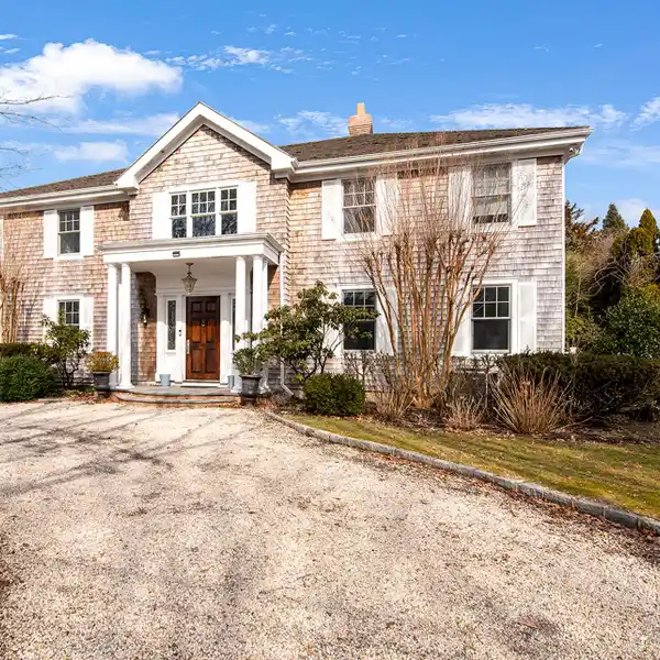 CASUALLY ELEGANT SEVEN BEDROOM RENTAL HOME