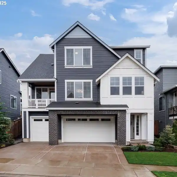 EXQUISITE CUSTOM HOME IN THOMPSON WOODS