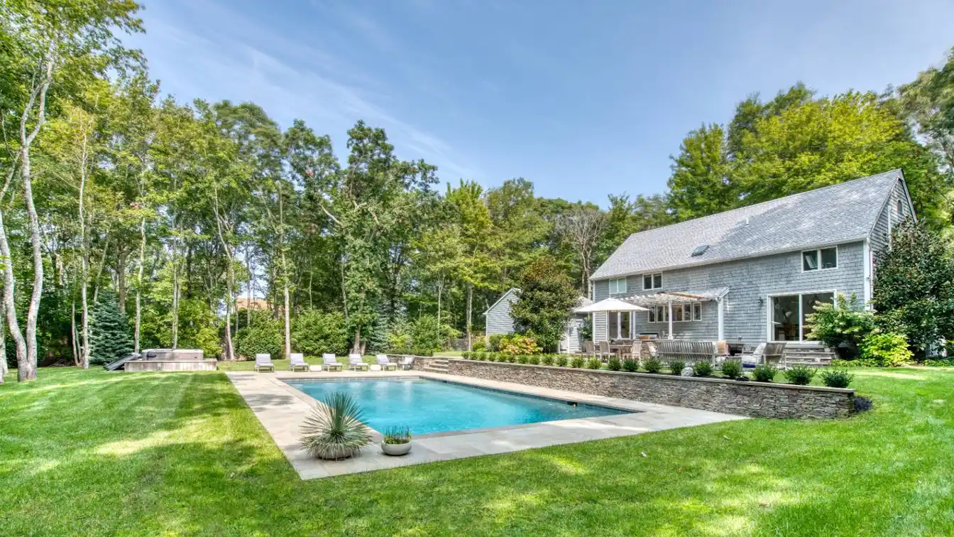 Fantastic Contemporary Rental Home a Few Blocks to the Beach