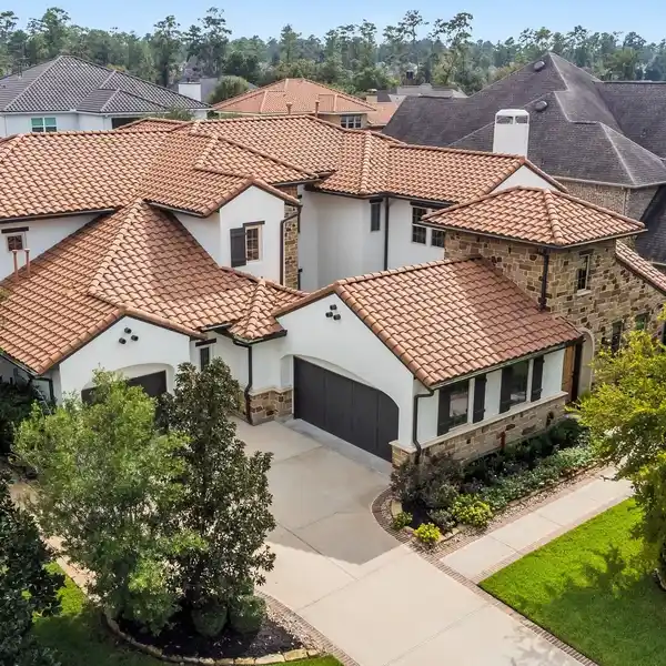 METICULOUSLY MAINTAINED ESTATE IN CREEKSIDE PARK