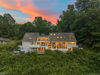 Stunning Contemporary in Desirable Queens Lake