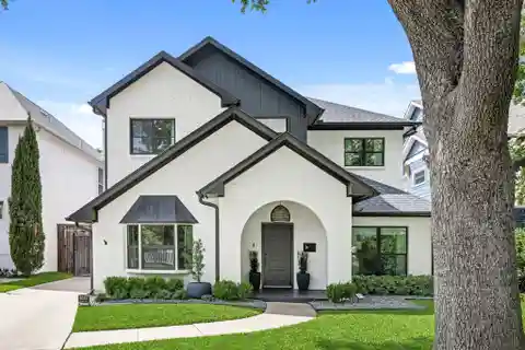 Sophisticated Briarwood Retreat with Modern Elegance