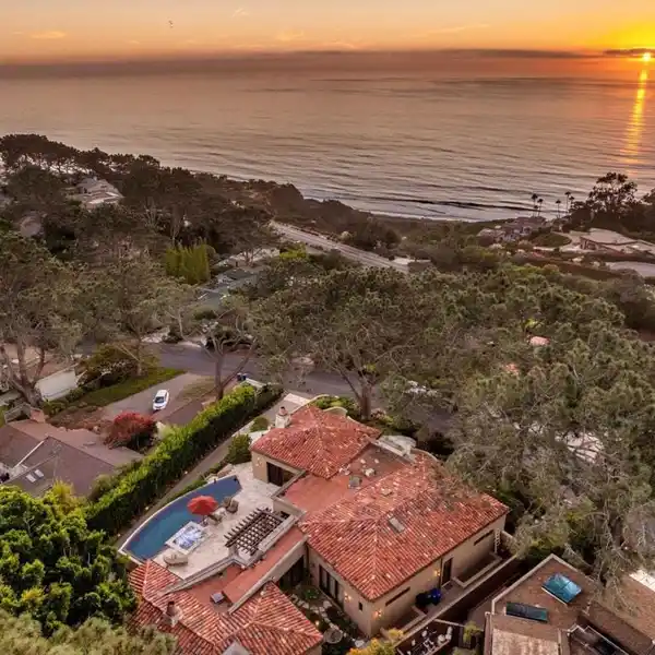 SPECTACULAR ESTATE WITH AN UNPARALLELED PANORAMA