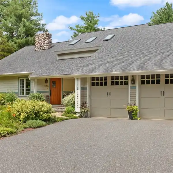 ONE-OF-A-KIND CONTEMPORARY HOME